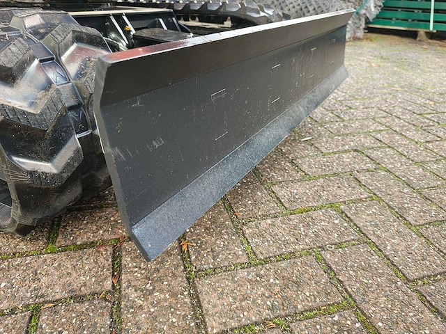 Cougar - 2025 - xt-18u - minigraafmachine met kubota motor d902 - afbeelding 13 van  45