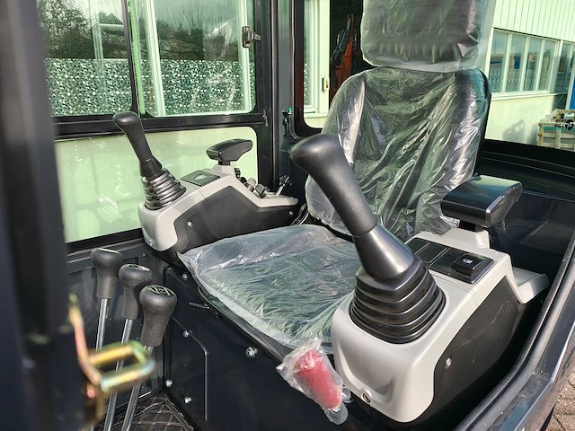 Cougar - 2025 - xt-18u - minigraafmachine met kubota motor d902 - afbeelding 15 van  45