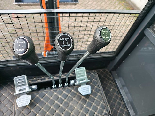 Cougar - 2025 - xt-18u - minigraafmachine met kubota motor d902 - afbeelding 18 van  45