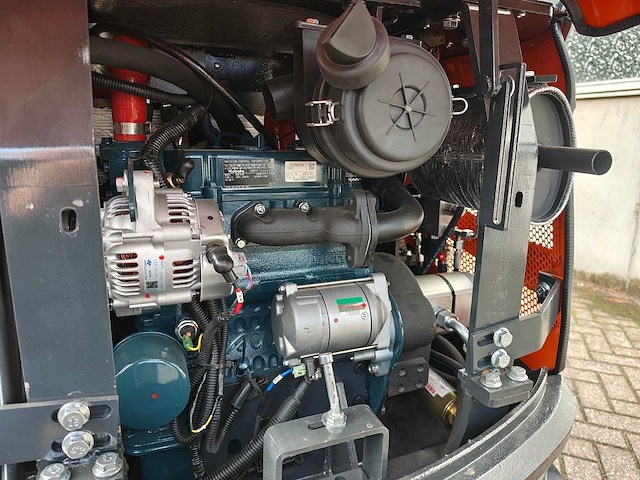 Cougar - 2025 - xt-18u - minigraafmachine met kubota motor d902 - afbeelding 22 van  45