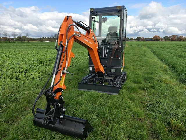 Cougar - 2025 - xt-18u - minigraafmachine met kubota motor d902 - afbeelding 2 van  34