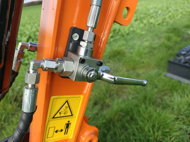 Cougar - 2025 - xt-18u - minigraafmachine met kubota motor d902 - afbeelding 6 van  34