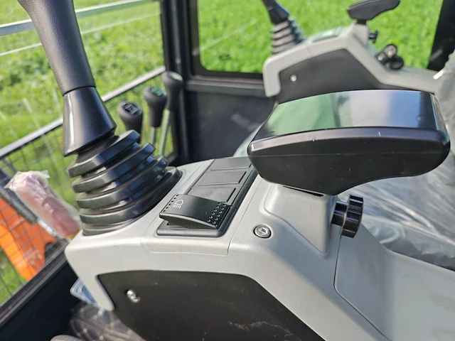 Cougar - 2025 - xt-18u - minigraafmachine met kubota motor d902 - afbeelding 19 van  34