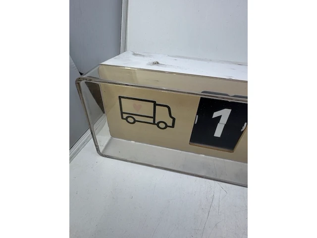 Counter, smiirl, wit - afbeelding 2 van  4