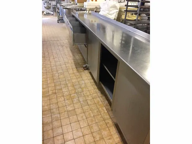 Coveka - mobiele rvs werktafel - afbeelding 6 van  8