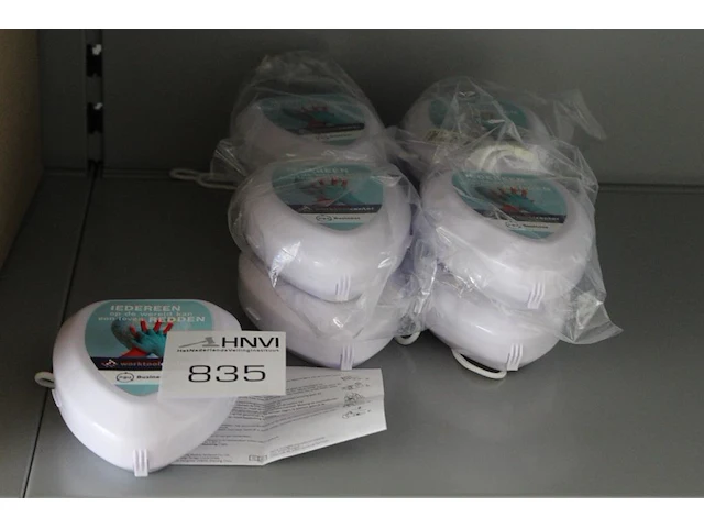 Cpr maskers in kunststof opberg box circa 30 stuks - afbeelding 2 van  3