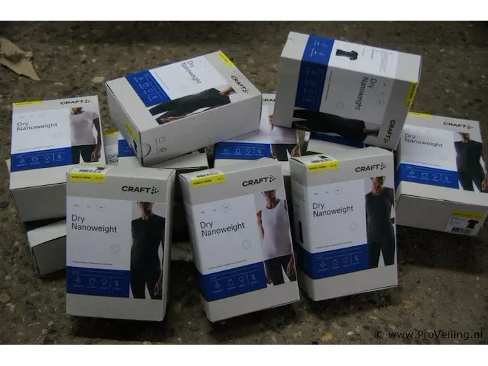 Veiling van diverse sportkleding & fietsaccessoires te kampen