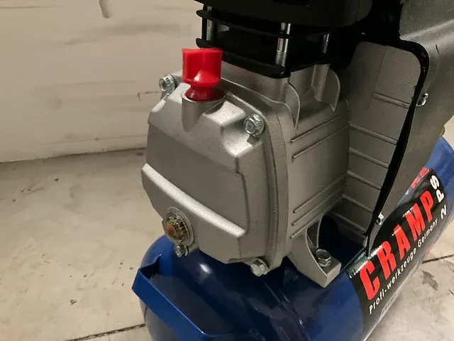 Cramp mobiele luchtcompressor 220 volt 2 hp 25 liter 206l/pm - afbeelding 3 van  11