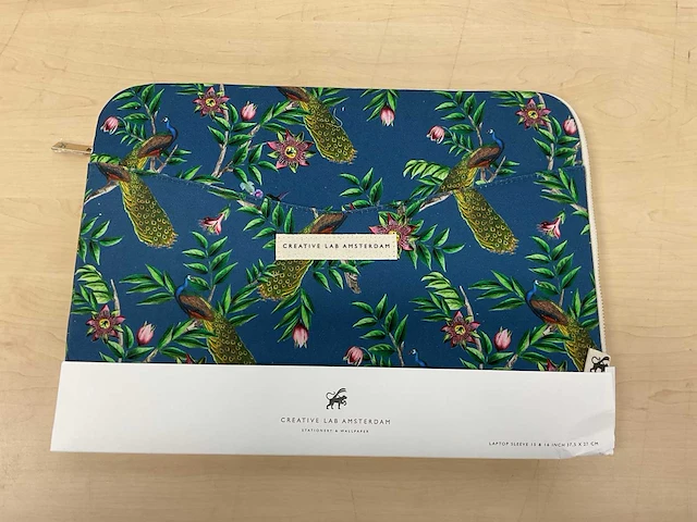 Creative lab amsterdam - passion peacock - laptop sleeve 15/16” (14x) - afbeelding 1 van  7