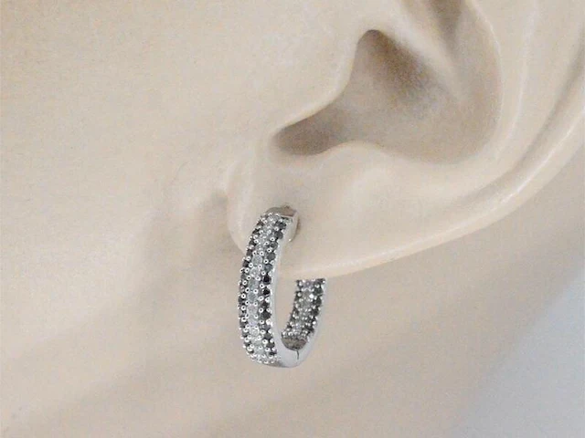 Creolen met witte en zwarte diamanten - afbeelding 1 van  6
