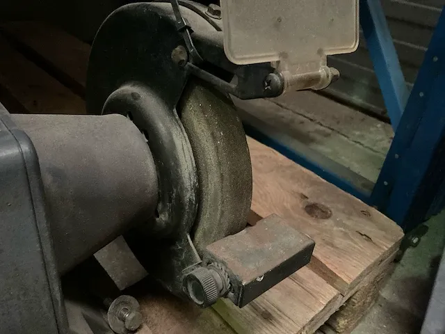 Creusen ds 8200t werkbankslijpmachine - afbeelding 2 van  4