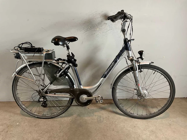 Cross trendy elektrische damesfiets - afbeelding 1 van  10