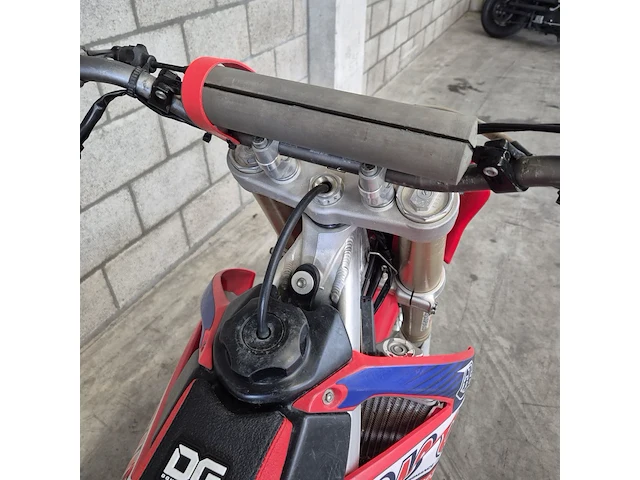 Crossmotor honda, crf250 - afbeelding 6 van  22