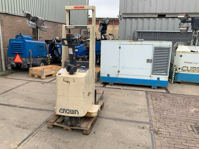 Crown elektrische palletwagen - afbeelding 2 van  5