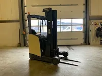 Crown esr reach truck. is momenteel nog in gebruik uren stand zal hierdoor afwijken. - afbeelding 1 van  15