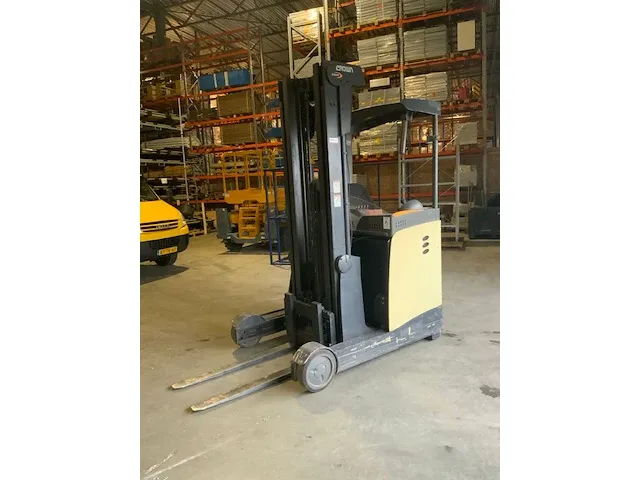 Crown esr reach truck. is momenteel nog in gebruik uren stand zal hierdoor afwijken. - afbeelding 10 van  15