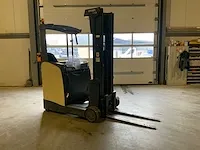 Crown esr reach truck. is momenteel nog in gebruik uren stand zal hierdoor afwijken. - afbeelding 11 van  15