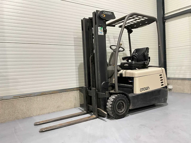 Crown sc3220 vorkheftruck zeer weinig uren - afbeelding 1 van  17