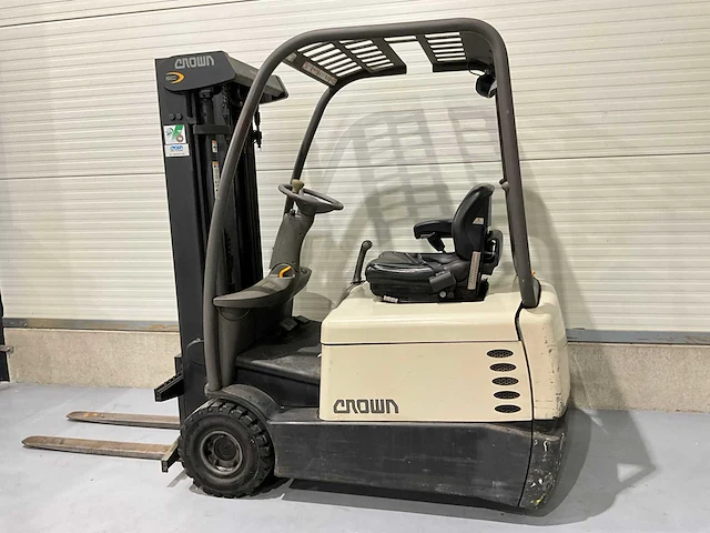Crown sc3220 vorkheftruck zeer weinig uren - afbeelding 11 van  17