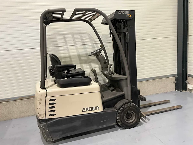 Crown sc3220 vorkheftruck zeer weinig uren - afbeelding 12 van  17