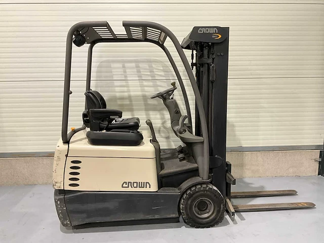 Crown sc3220 vorkheftruck zeer weinig uren - afbeelding 13 van  17