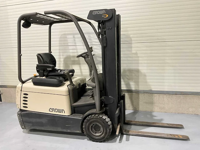 Crown sc3220 vorkheftruck zeer weinig uren - afbeelding 14 van  17