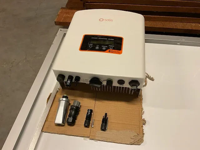 Csun, 285-60p zonnepaneel (4x) met solis, mini-1000-4g omvormer (1x) - afbeelding 8 van  10
