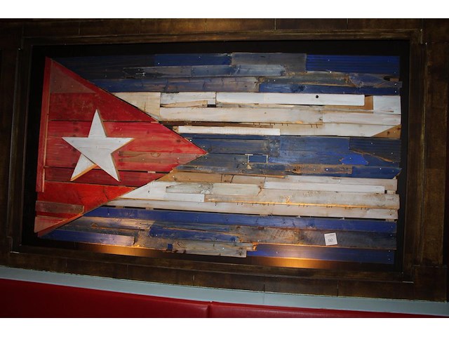 Cubaanse vlag in wrakhout. afmeting 240 x 130 cm. let op dient door uzelf gedemonteerd te worden. - afbeelding 1 van  2