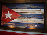 Cubaanse vlag in wrakhout. afmeting 240 x 130 cm. let op dient door uzelf gedemonteerd te worden. - afbeelding 1 van  2