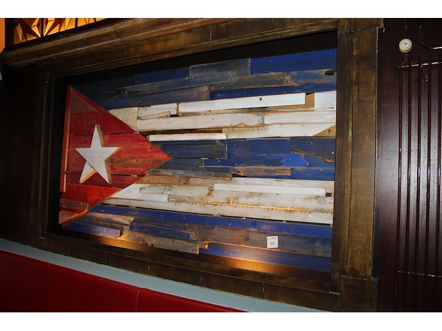 Cubaanse vlag in wrakhout. afmeting 240 x 130 cm. let op dient door uzelf gedemonteerd te worden. - afbeelding 2 van  2