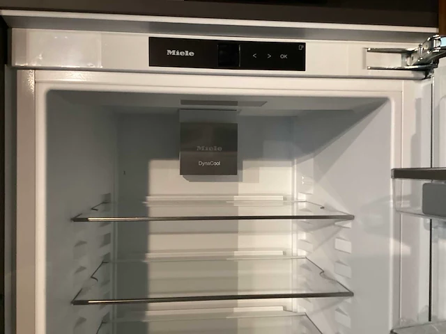 Cucinesse evolve zandbeige lak showroom model - afbeelding 2 van  31