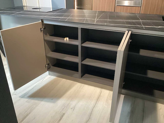 Cucinesse evolve zandbeige lak showroom model - afbeelding 4 van  31
