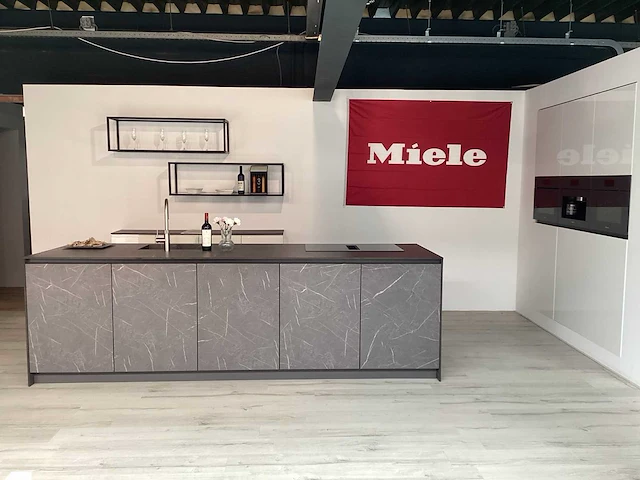 Cucinesse profilo showroom opstelling - afbeelding 1 van  38