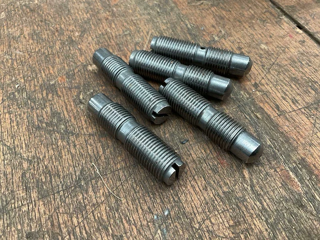 Cummins slotted set screw (7x) - afbeelding 2 van  4