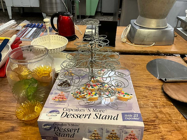 Cup cake houder en etagère - afbeelding 2 van  4