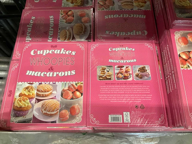 Cupcakes whoopies & macarons boeken (743x) - afbeelding 2 van  2