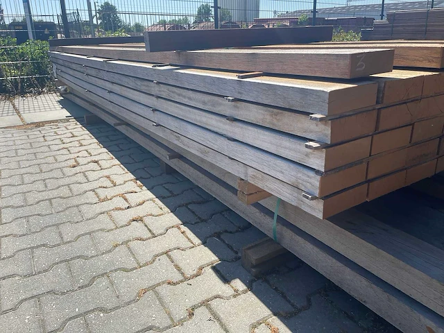 Cupiuba hardhouten balken fijnbezaagd 50x150mm, lengte 450cm (33x) - afbeelding 2 van  3