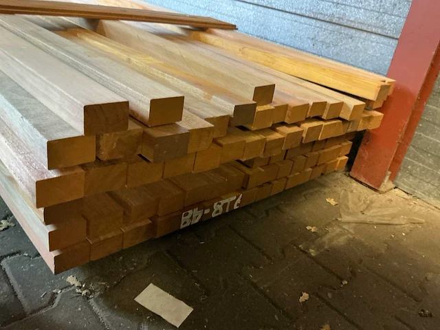 Cupiuba hardhouten regels geschaafd 45x68mm, lengte 400-500cm (74x) - afbeelding 2 van  3