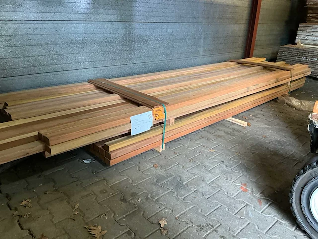 Cupiuba hardhouten regels geschaafd 45x68mm, lengte 400-500cm (74x) - afbeelding 3 van  3