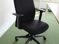 Cursus/vergader opstelling met drabert stoelen. totaal 24 tafels en 17 stoelen en 1 docententafel met verri... - afbeelding 2 van  10