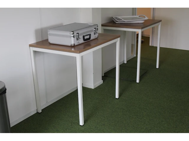 Cursus/vergader opstelling met drabert stoelen. totaal 24 tafels en 17 stoelen en 1 docententafel met verri... - afbeelding 5 van  10