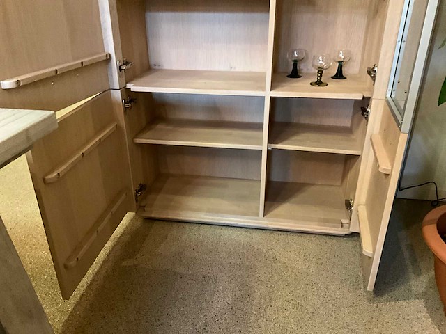 Curve eiken vitrinekast - afbeelding 5 van  8