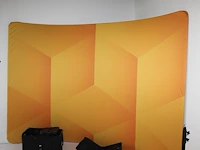 Curved achtergronddoek met frame. afmeting 300 x 230 cm. - afbeelding 1 van  2
