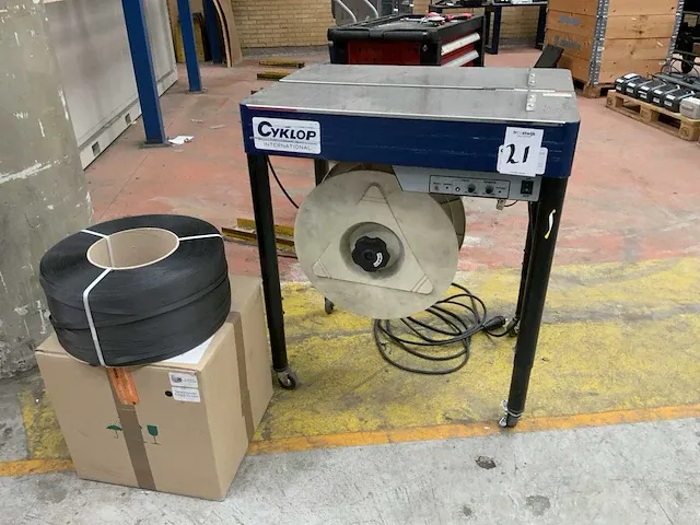 Cyclop international m-pac iv bandoleermachine - afbeelding 1 van  4