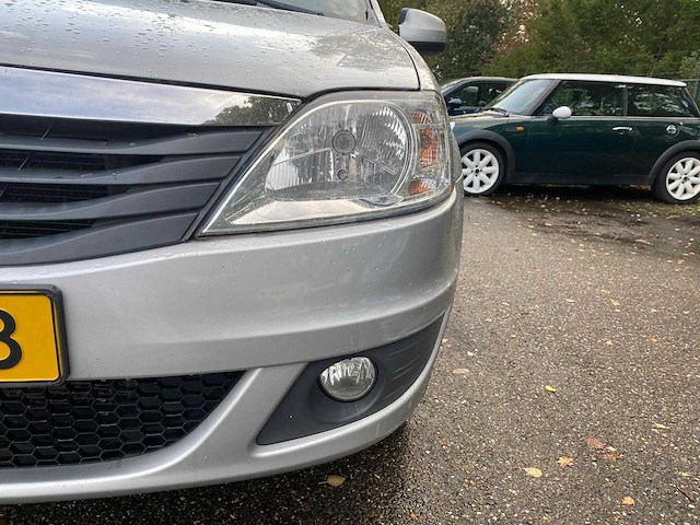 Dacia - 2011 - logan mcv - 1.6 mpi blackline - 22-snl-8 - afbeelding 11 van  23