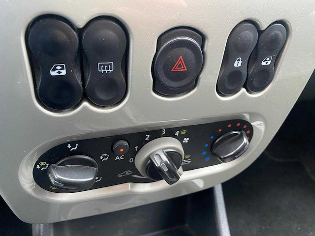 Dacia - 2011 - logan mcv - 1.6 mpi blackline - 22-snl-8 - afbeelding 23 van  23