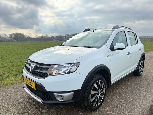 Dacia - 2014 - sandero - 0.9 tce lauréate - pt-388-f - afbeelding 1 van  8