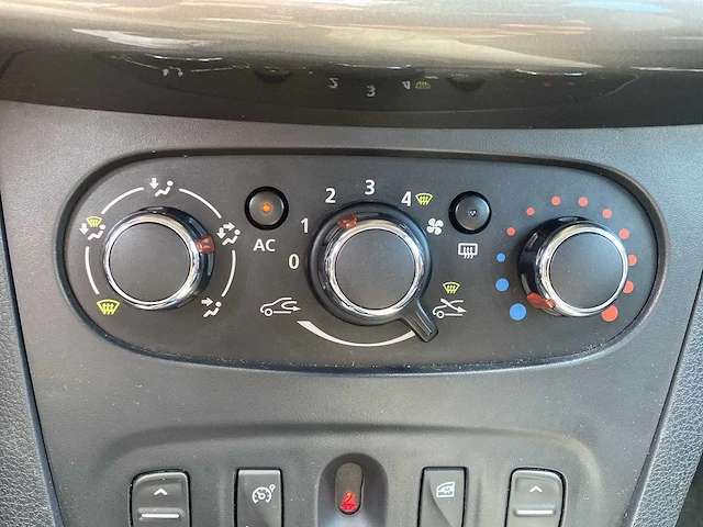 Dacia - sandero - 0.9 tce stepway lauréte 2013 | 1-slp-14 - afbeelding 13 van  30