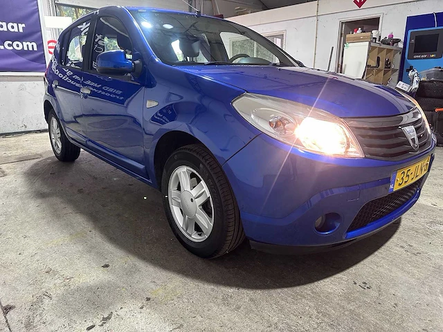 Dacia - sandero - 1.6 lauréate - 35-jln-6 - afbeelding 17 van  20