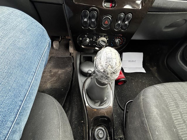 Dacia duster 1.6i 4x2 laureate, 2011 - afbeelding 4 van  35